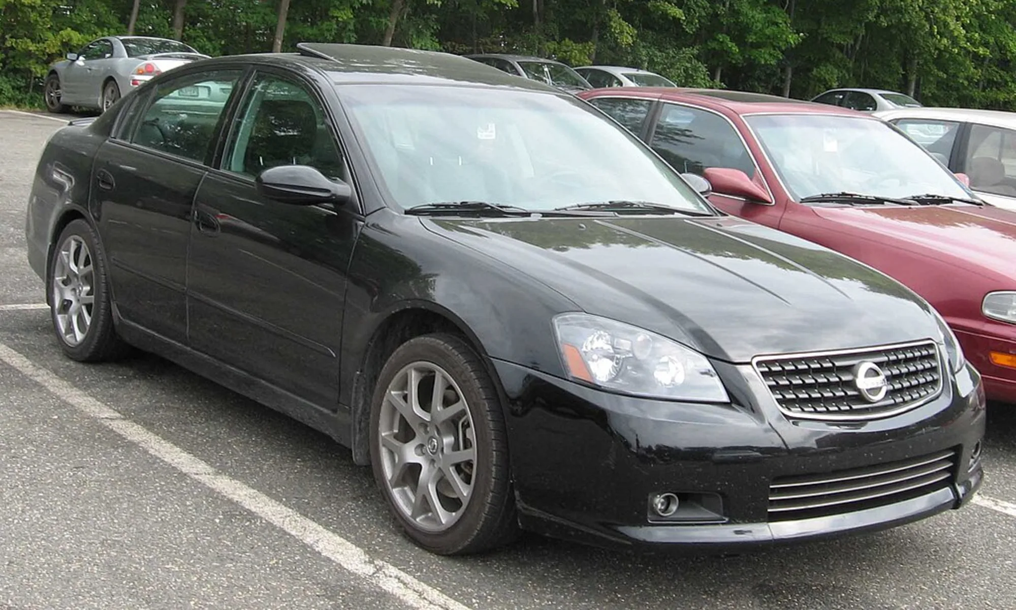2005–2006 Nissan Altima SE-R on the street