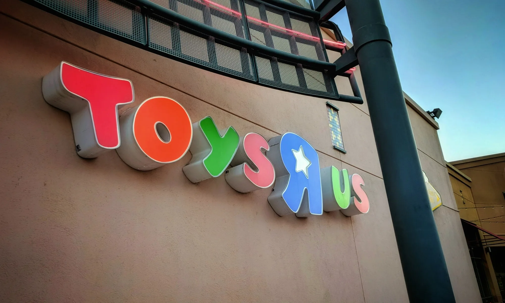 Toys R Us in Thousand Oaks, California in 2018